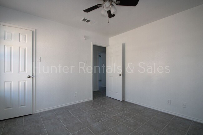 Building Photo - Exceptional!