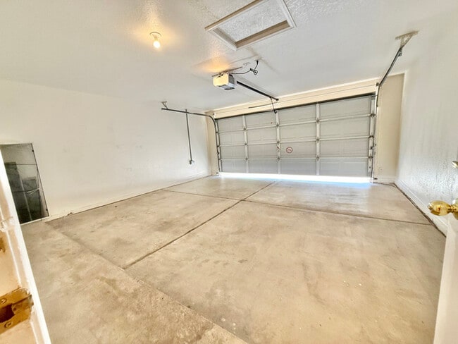 Building Photo - 2316 E Kelton Ln