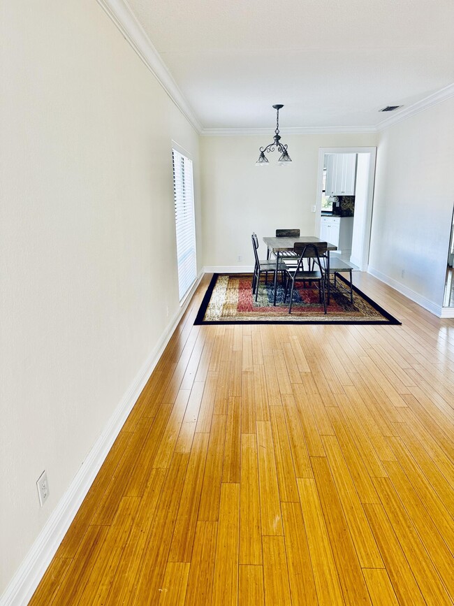 Building Photo - 17768 Maplewood Dr
