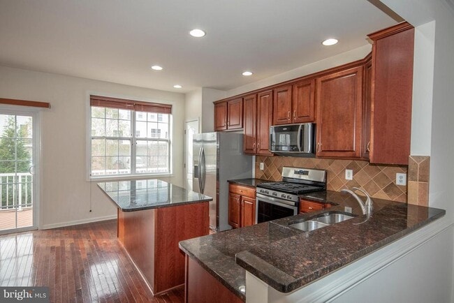 Building Photo - 23119 Sunbury St