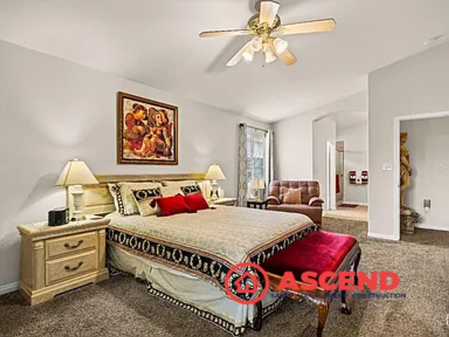 Building Photo - Stunning 4 Bedroom Home Off Brimhall Rd!