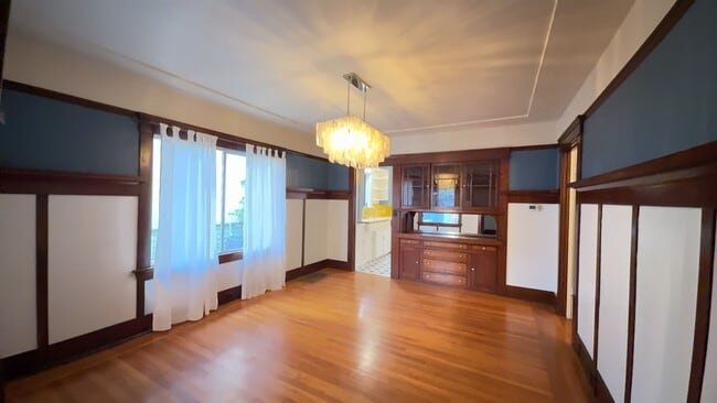 Building Photo - EPIC REA: Beautiful 2 Bed/2 Bath In the Heart of West Berkeley’s Poet’s Corner.