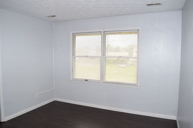 Building Photo - 215 Settlers Landing Road