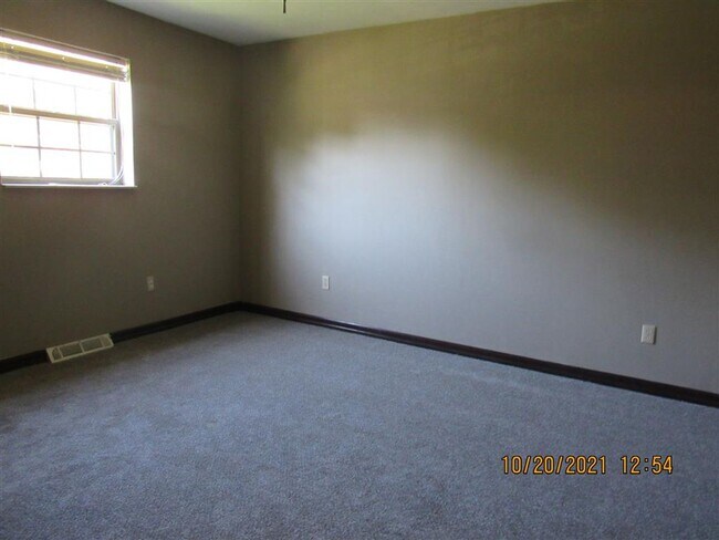 Building Photo - 10 Tanbark Dr