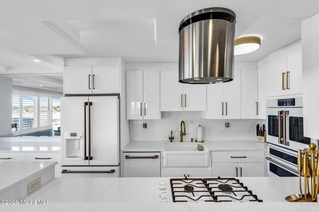 Building Photo - 28 Riverside Ave