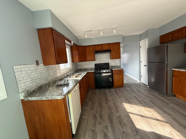 Building Photo - 18329 West St