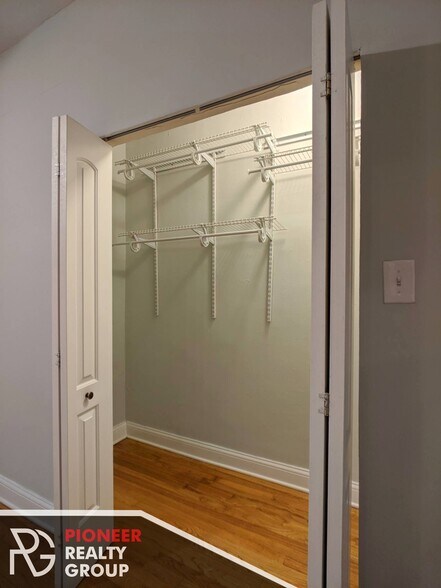 Building Photo - 4616 N Paulina St