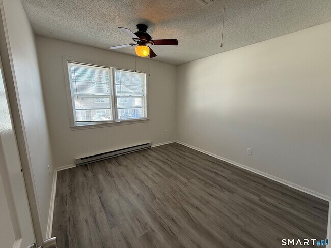 Building Photo - 699 S Main St