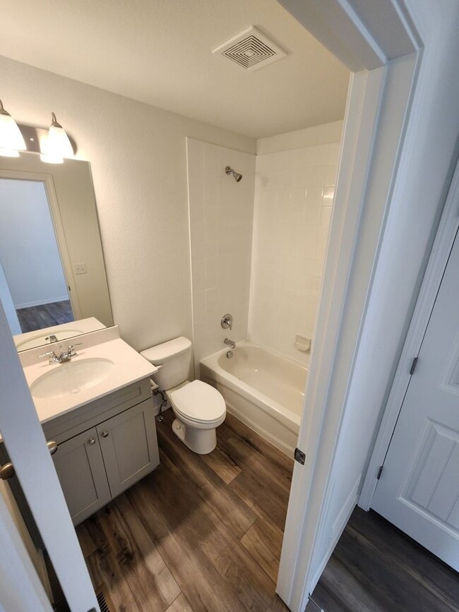 Building Photo - **MOVE IN SPECIAL** $1000 OFF 1st MONTH'S ...