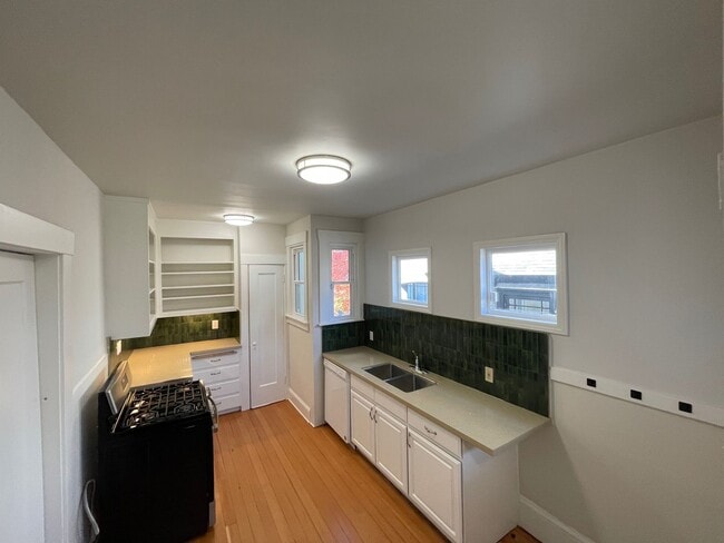 Building Photo - Two Bedroom Home w/ Parking, Private Yard, Laundry + More!