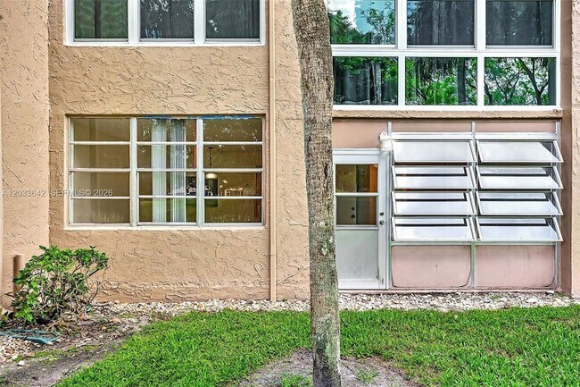 Building Photo - 9410 Tangerine Pl