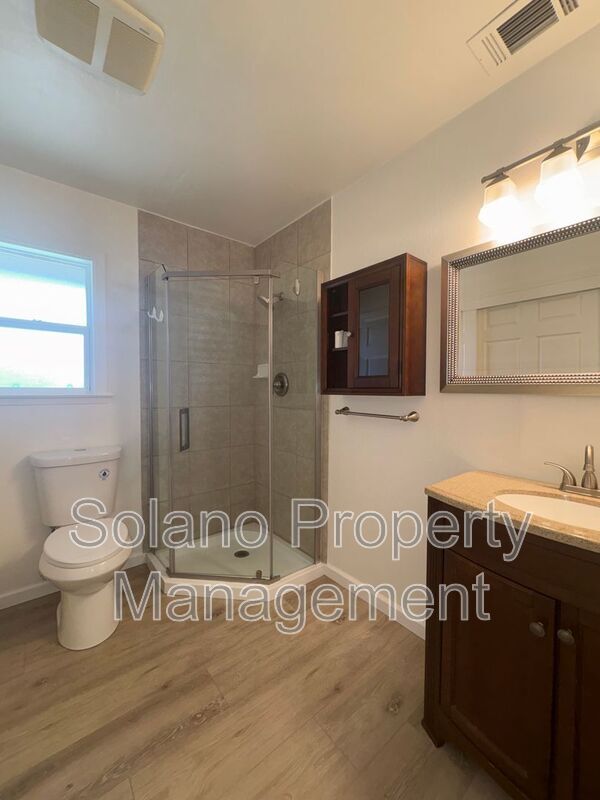 Building Photo - 741 Alamo Dr