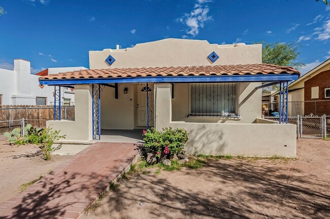 Building Photo - 1625 E 8th St