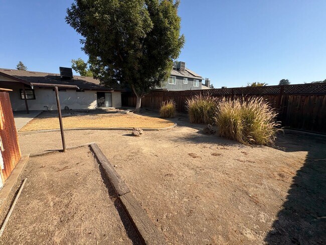 Building Photo - 636 Ramblewood Ct