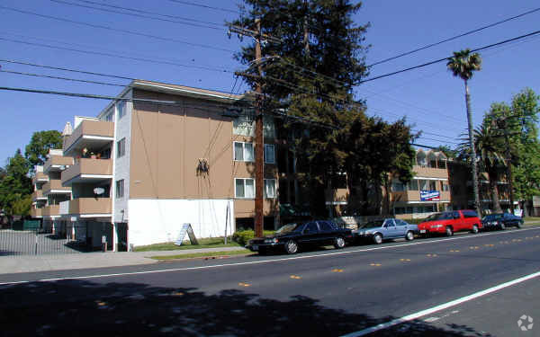 Building Photo - Sofi Redwood Park