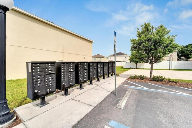Building Photo - 3250 S Northview Rd