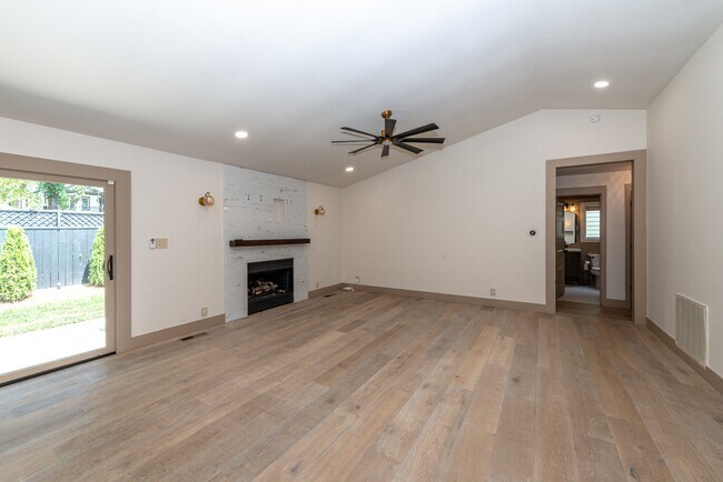 Building Photo - 626 Copperfield Dr