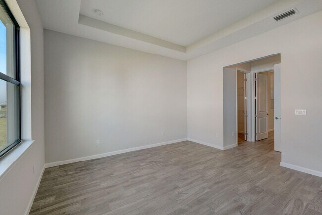 Building Photo - 837 SE Courances Dr