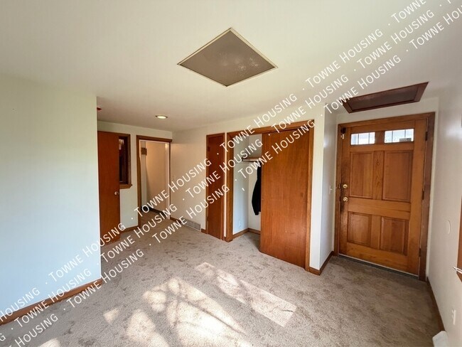 Building Photo - 26 Janet St