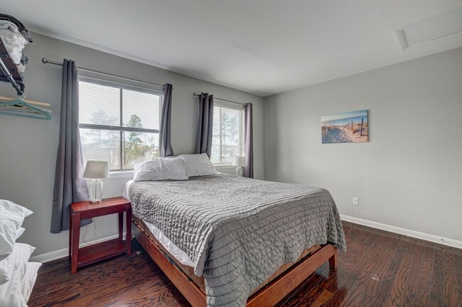 Building Photo - 1 bedroom 1 Bath Beside UNCW
