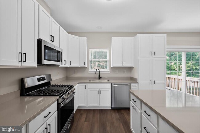Building Photo - 2434 Sandwich Ct