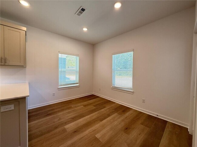 Building Photo - 820 Dockery Ln