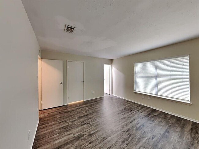 Building Photo - 15003 Cypress Falls Dr