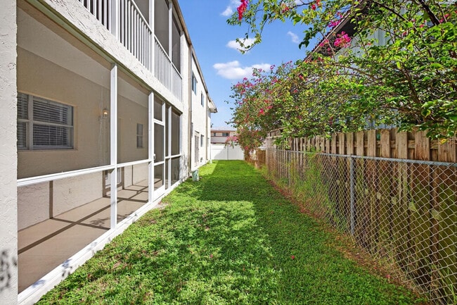 Building Photo - 1450 N Riverside Dr