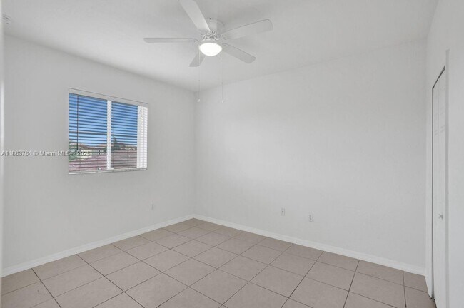 Building Photo - 4417 NW 113th Pl