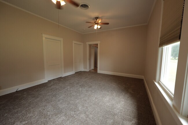 Building Photo - 2389 CR 158