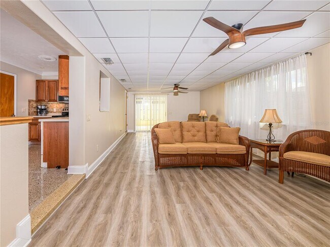 Building Photo - 907 Hillside Terrace