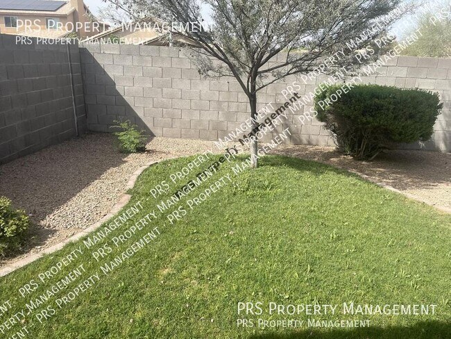 Building Photo - 1030 W Saragosa St