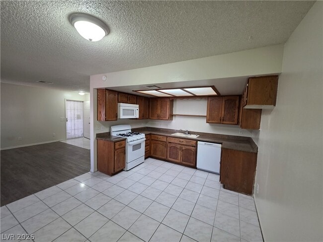 Building Photo - 6671 W Tropicana Ave