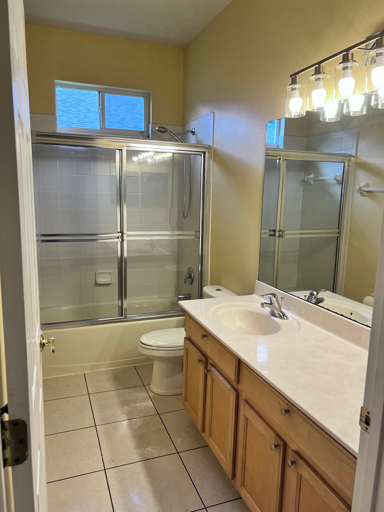 Second bathroom - 1751 Crown Hill Blvd