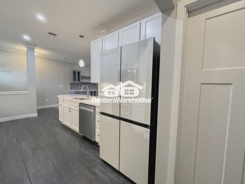 Building Photo - 1907 Doubloon Way