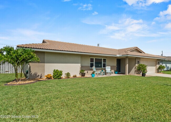 Building Photo - 375 Cherry Dr