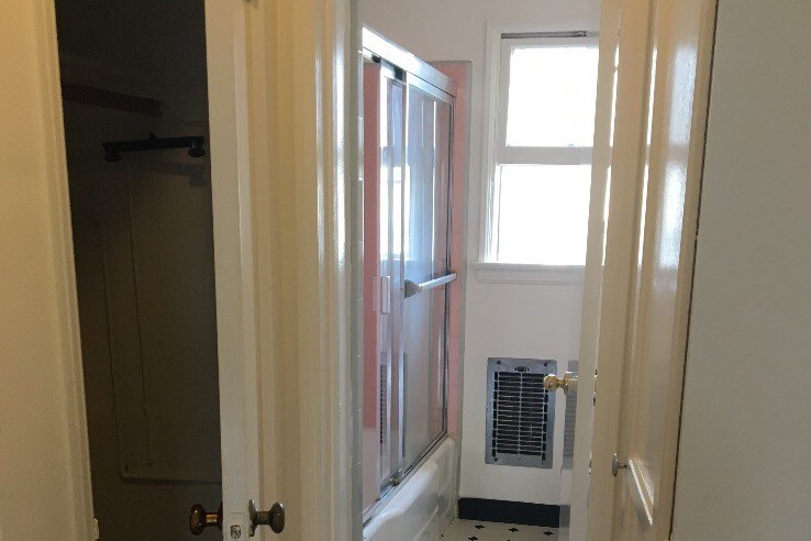 bathroom - 1851 N Mariposa Ave