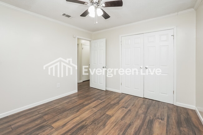 Building Photo - 414 Shenandoah Rd N