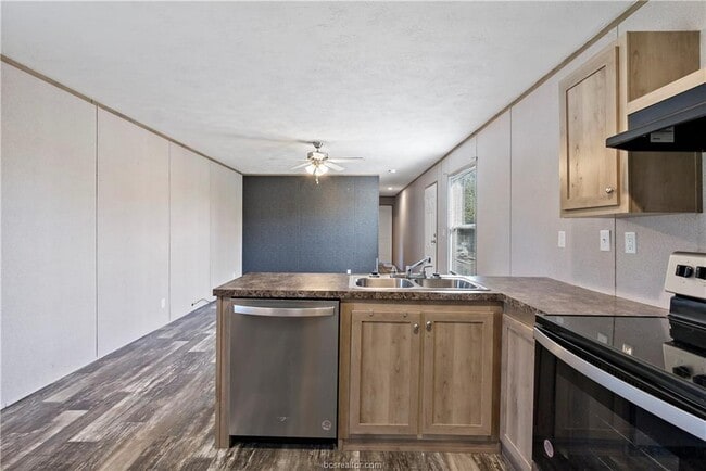 Building Photo - 3933 Graham Rd N