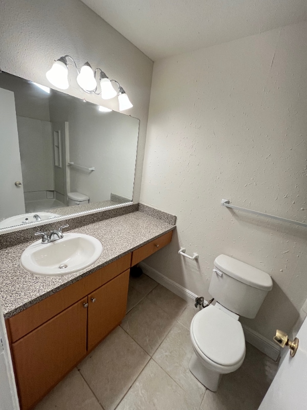 Building Photo - 2885 Winkler Ave