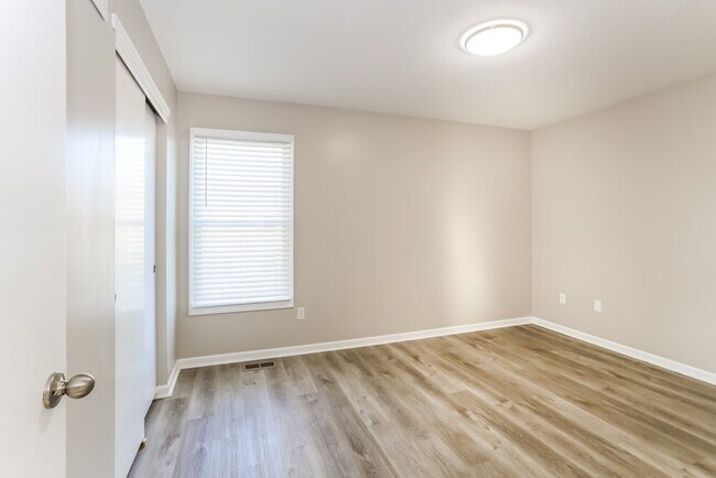 Building Photo - 467 Wheatfield Dr