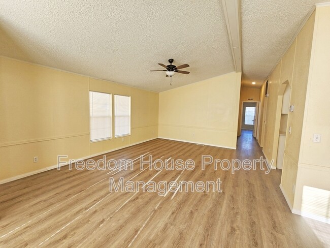 Building Photo - 6420 Wedgewood St