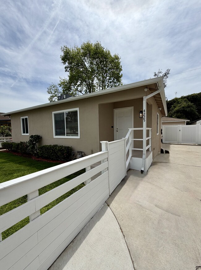 Building Photo - 4225 Tuller Ave