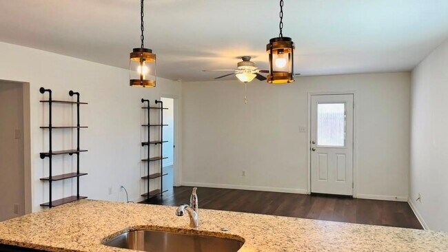 Building Photo - 132 Maywood Ln