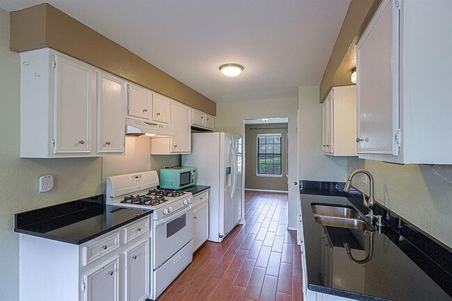Building Photo - 3510 Oak Creek Dr