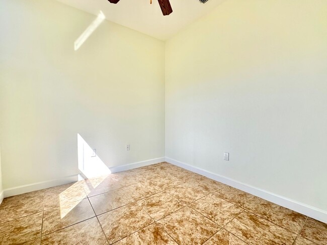 Building Photo - Upscale and modern 5bedroom/2.5bath home i...