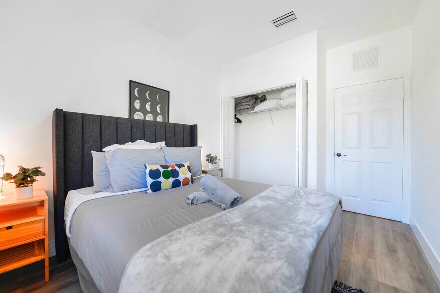 Building Photo - 1175 NW 26th St