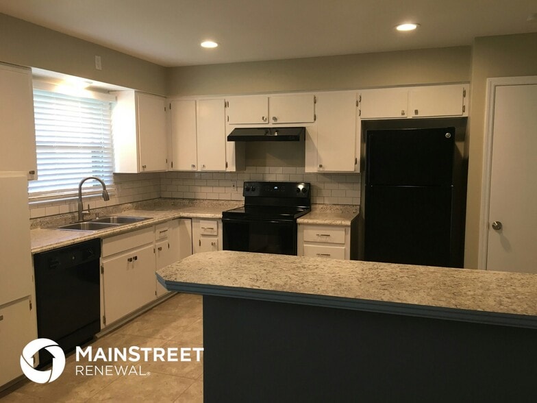 Building Photo - 7200 Willow Ave