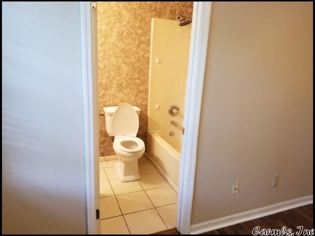 Building Photo - 39 Oak Forest Loop