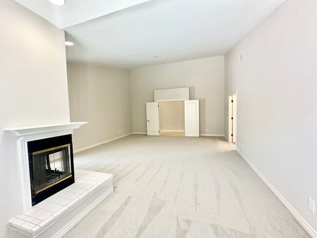 Building Photo - 4286 La Canada Rd